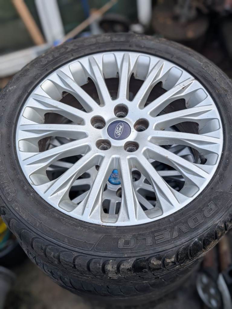 Set of 4 ford 17 inch alloys with tyres 