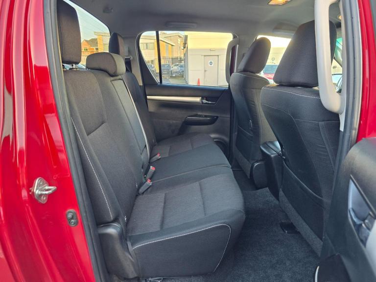 2017 Toyota Hilux Invincible D/Cab Pick Up 2.4 D-4D PICK UP DIESEL Manual