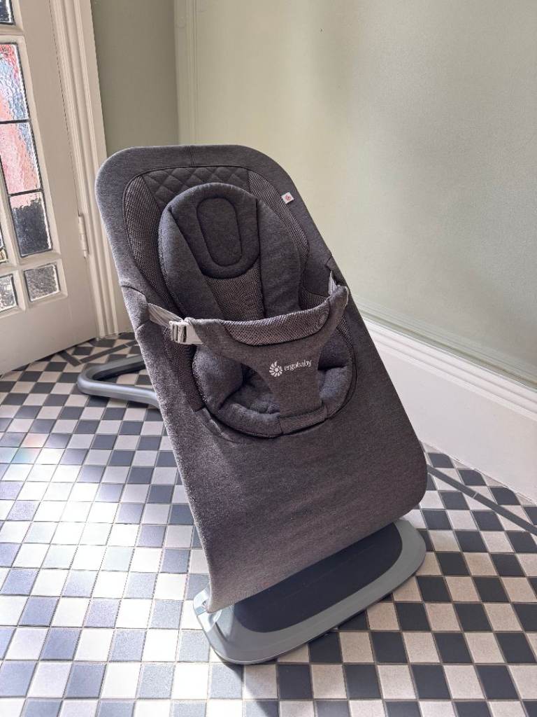 Ergobaby Evolve 3-in-1 Bouncer + Toy Bar - Grey - Boxed In Excellent Condition