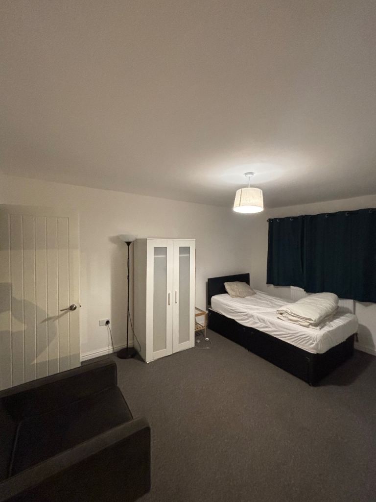 Self Contained Studio Heelands 