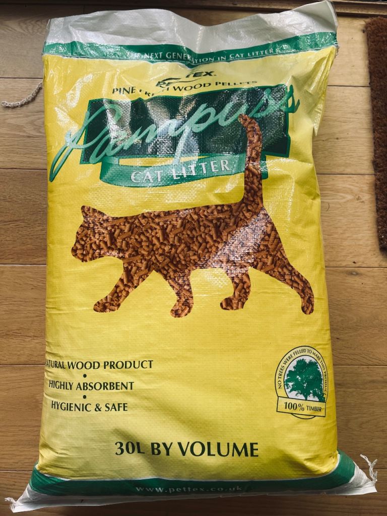 Wood pellet cat litter 