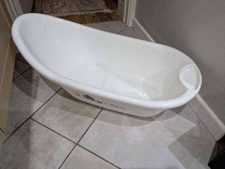 Baby Bath Tub with Safari Animals Design