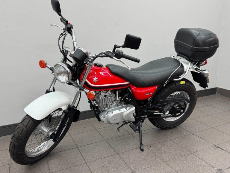 SUZUKI VAN VAN 125 RV 125 RED 2014, 14 REG JUST 7,096 MILES, USED MOTORCYCLE