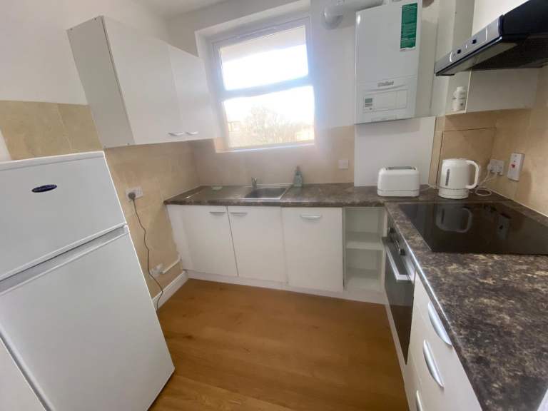 Free Kitchen Units, Worktop, and Kickboards. Bethnal Green collection