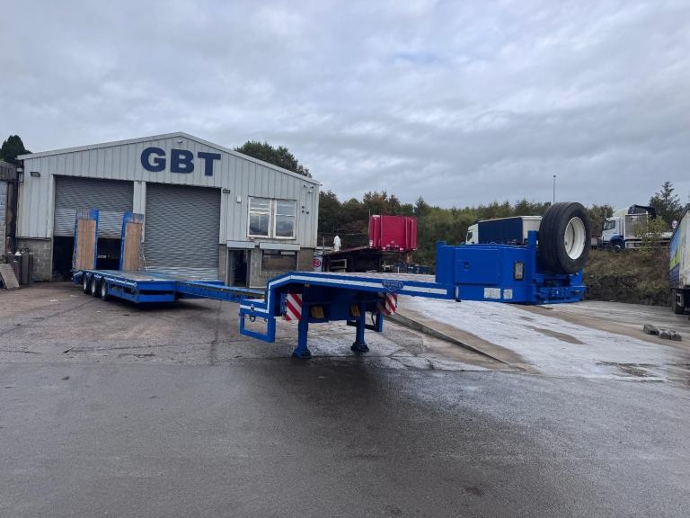 Broshuis 3 axle Extending Low loader trailer 