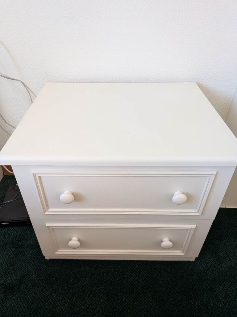 White drawers 