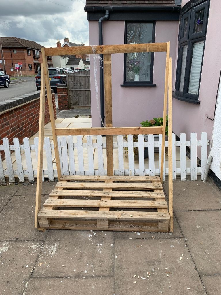 Wooden Pallet Garden Planter / Display Stand – Good Condition