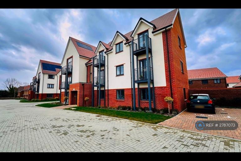 2 bedroom flat in Joslin House, Reading, RG2 (2 bed) (#2787073)