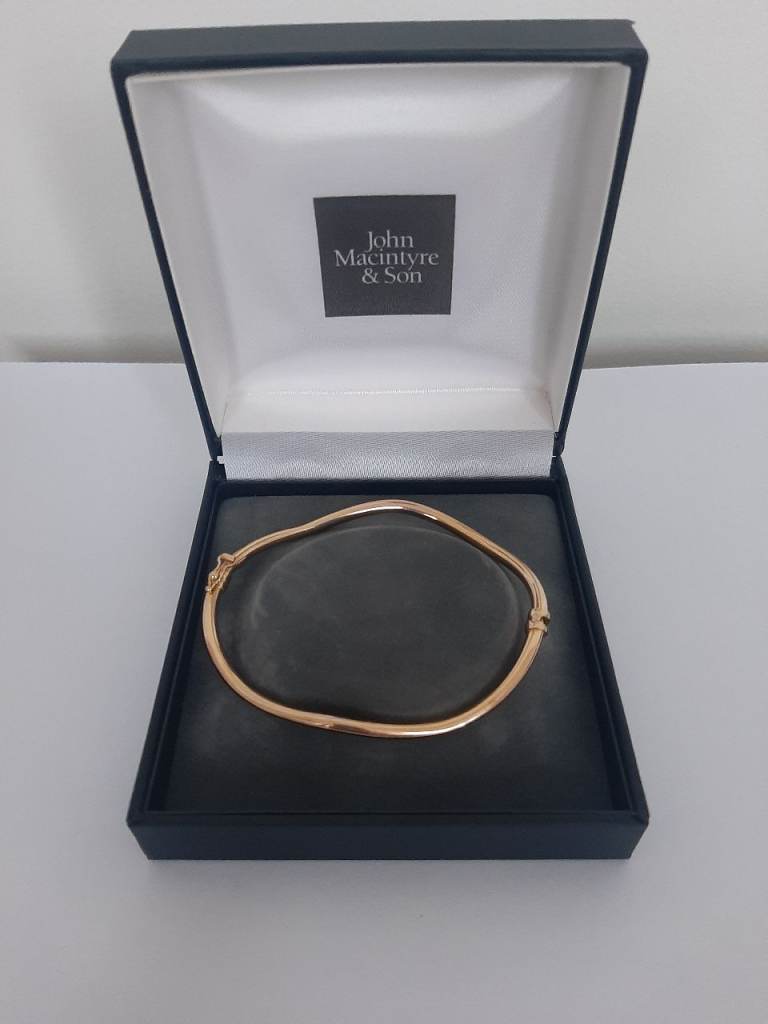9ct Gold Bangle excellent condition 