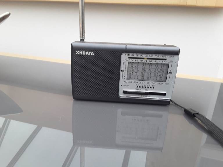 XHDATA Portable AM/FM/SW Radio with Telescopic Antenna – Good Condition