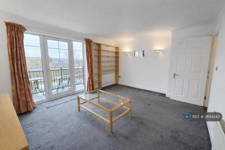 2 bedroom flat in Bewley Street, London, SW19 (2 bed) (#2694242)