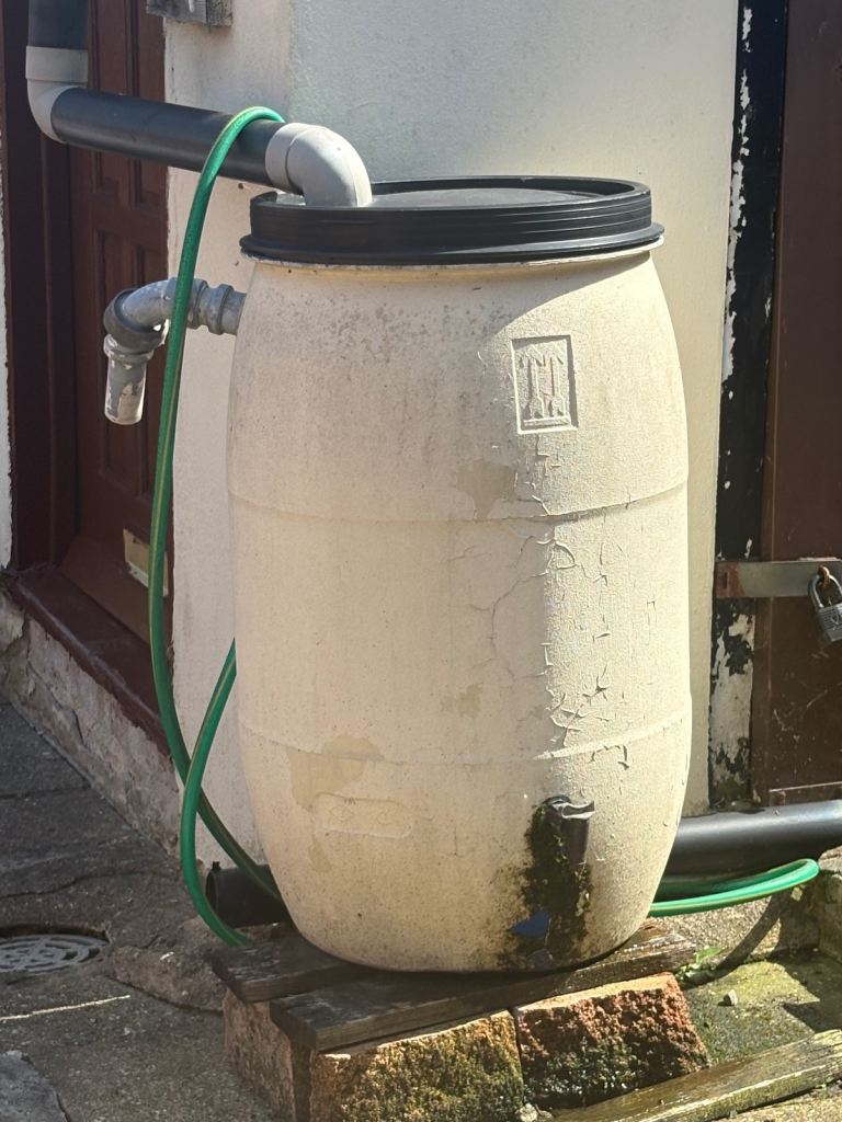 Free outdoor water tank 