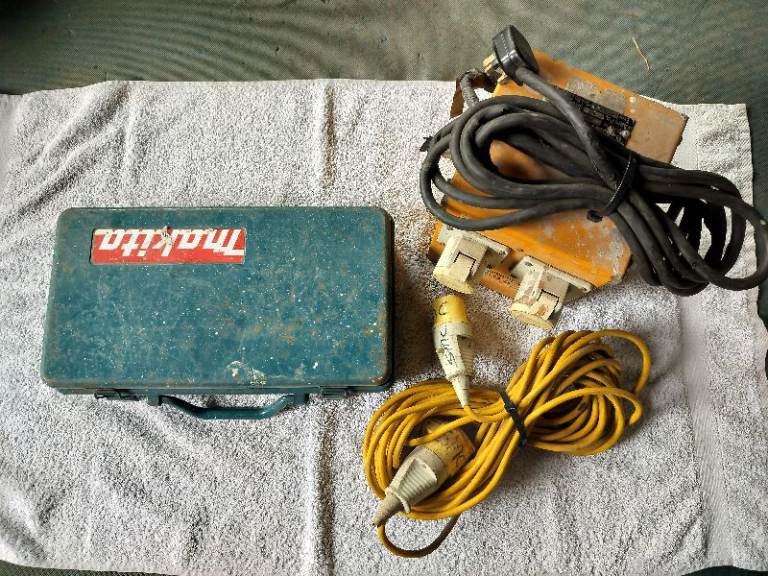 Makita percusssion drill, extension lead & 110v - 240v transformer