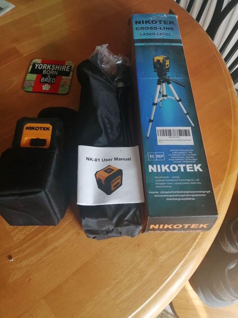 NIKOTEK NK-01 Cross-Line Laser Level with Tripod – New