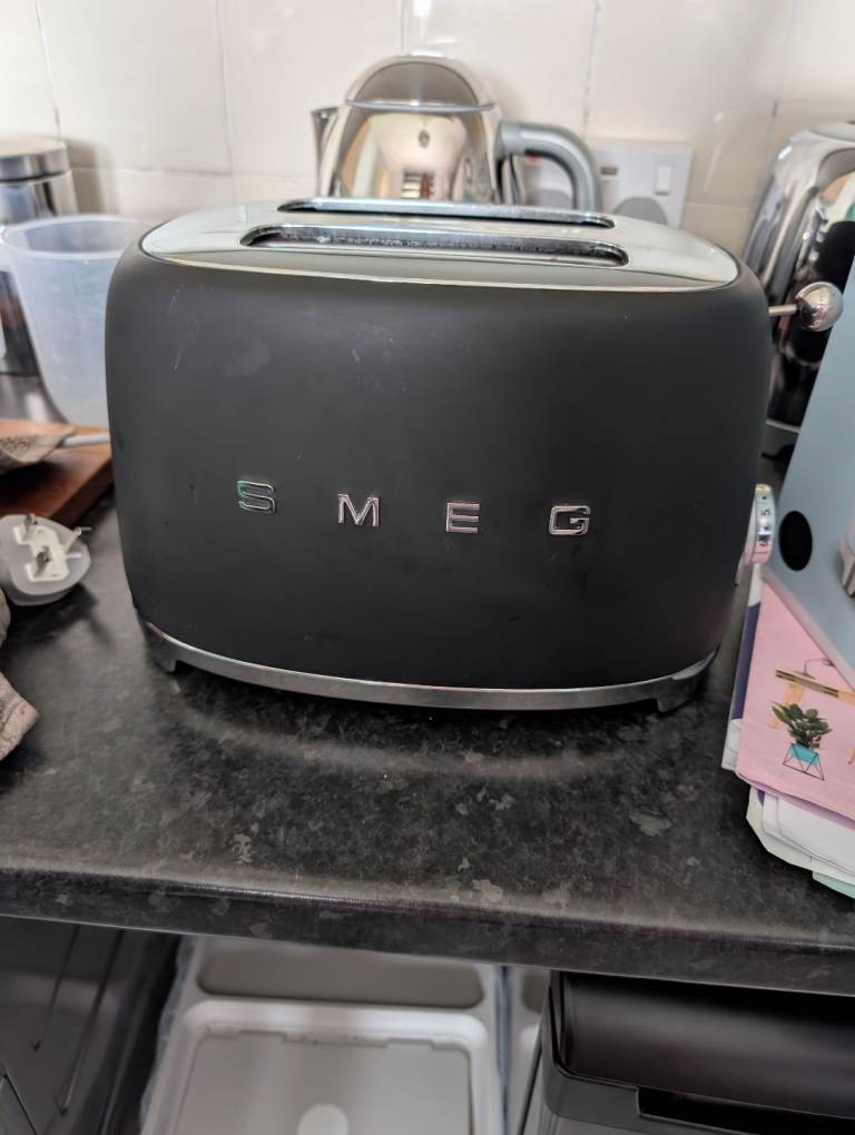 Smeg toaster and kettle 
