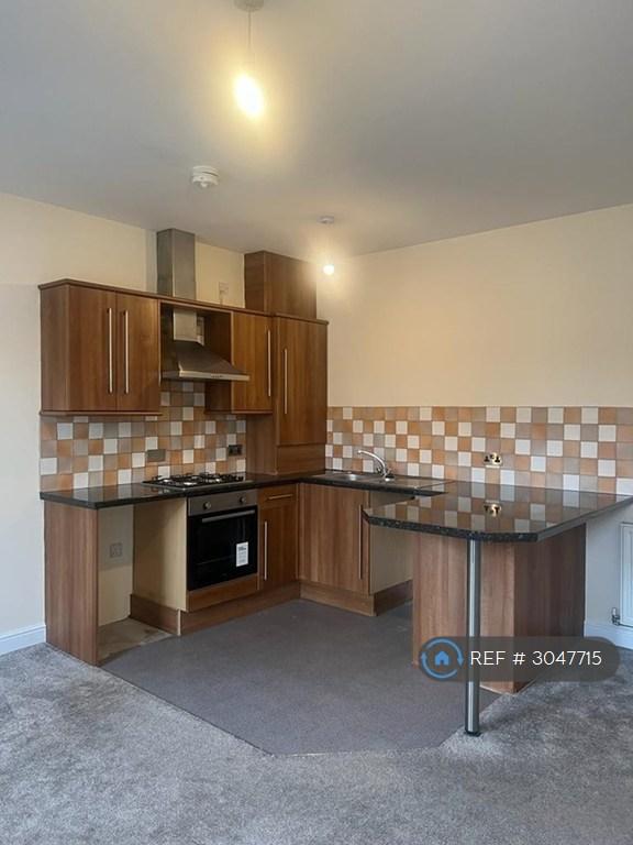 1 bedroom flat in Dominion House, Hipperholme, Halifax, HX3 (1 bed) (#3047715)