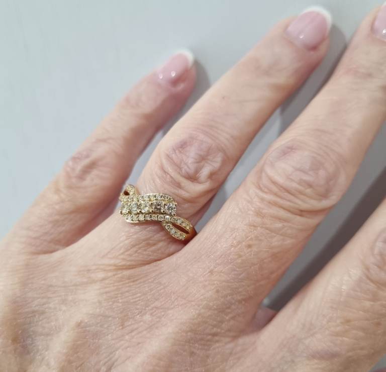 Gold 9ct Diamond cluster ring.  0.50ct. 