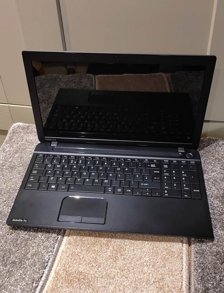 TOSHIBA SATELLITE PRO LAPTOP with BAG and SPEAKERS