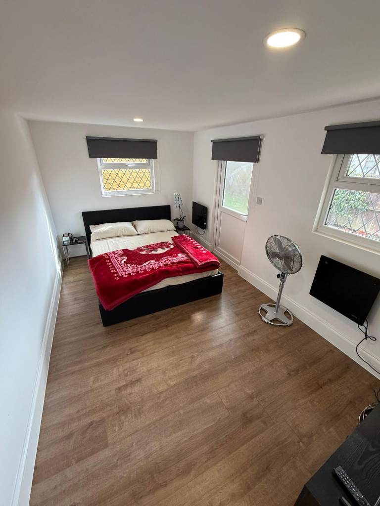 BRAND NEW SPACIOUS 1 BEDROOM FLAT TO RENT- £1700 PER MONTH BILLS INCLUDED in HAYES UB4 (WEST LONDON)