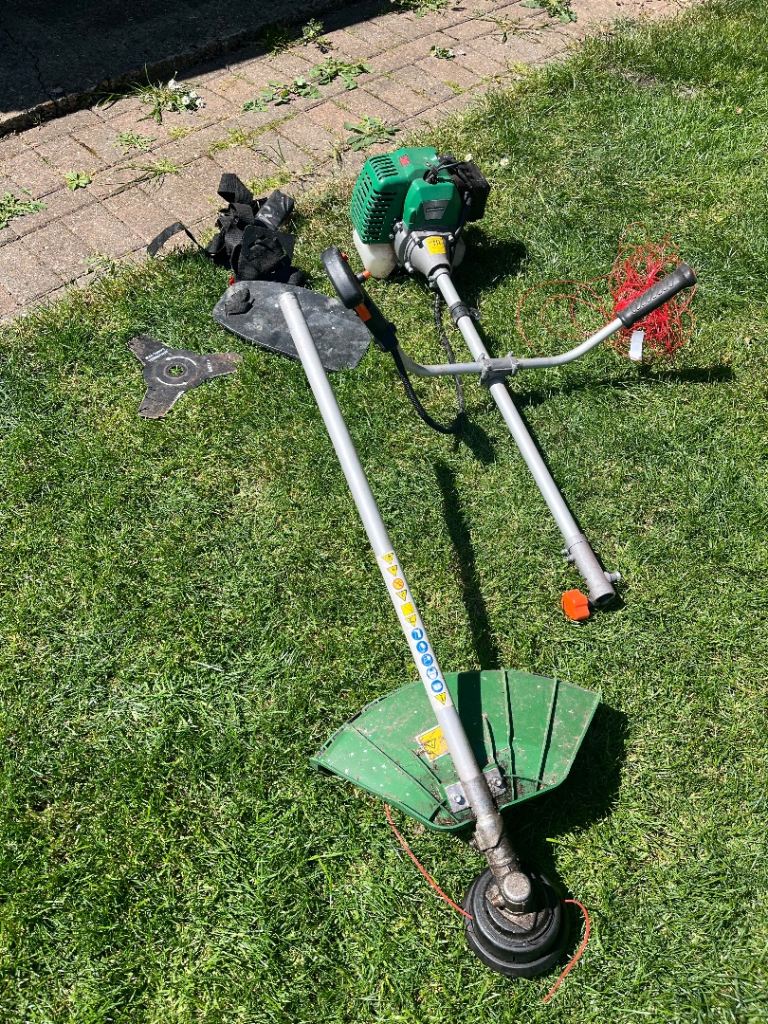 Petrol strimmer 