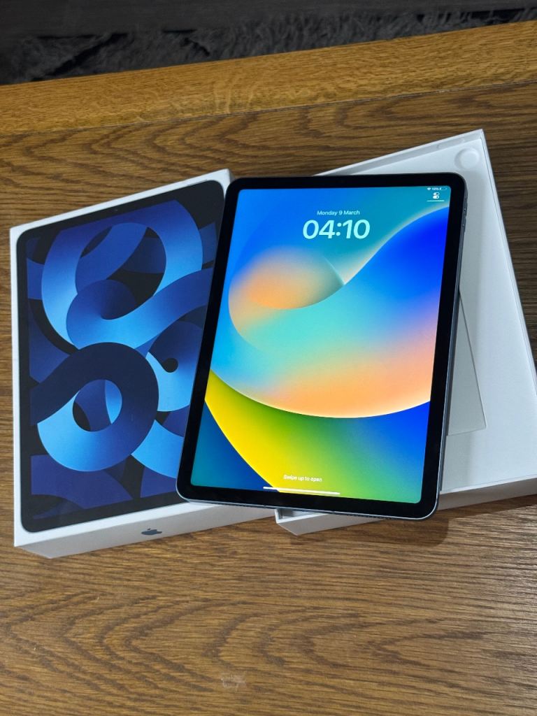 iPad Air 5th Generation 64GB Blue Wifi and Cellular