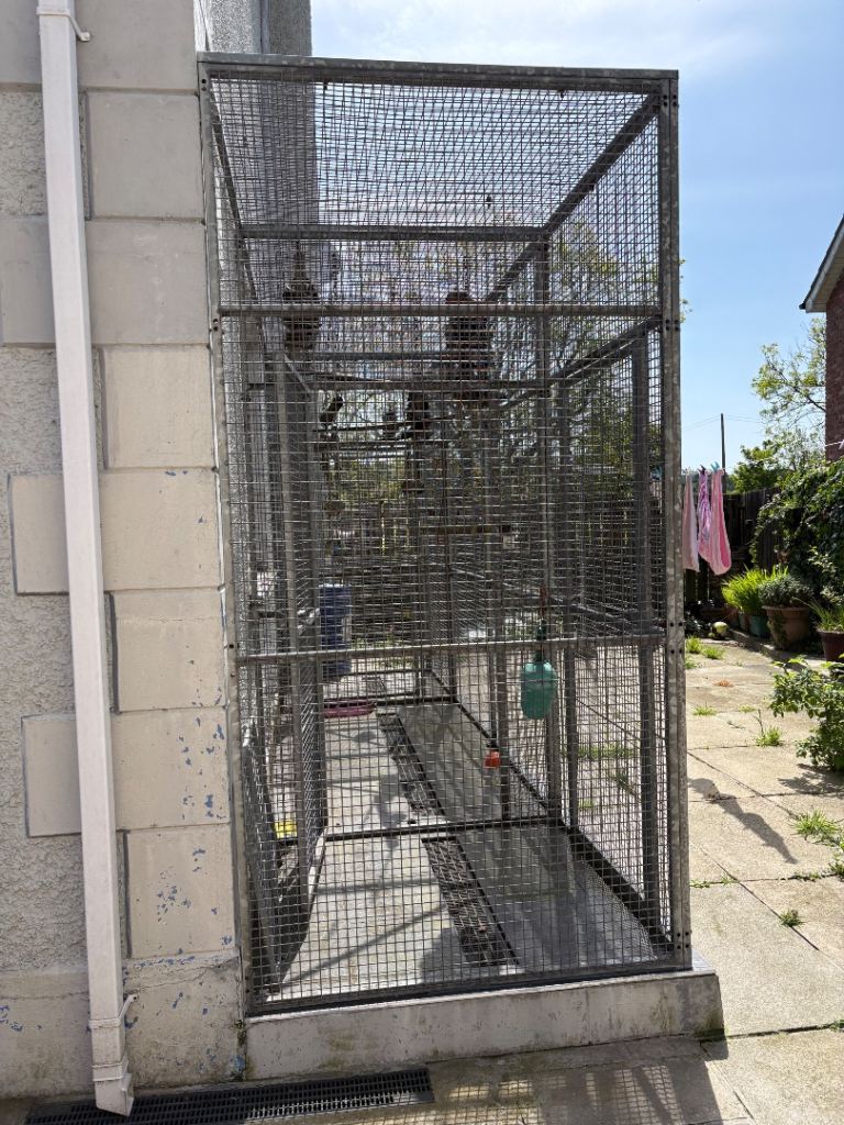 Bird cage / bird aviary 