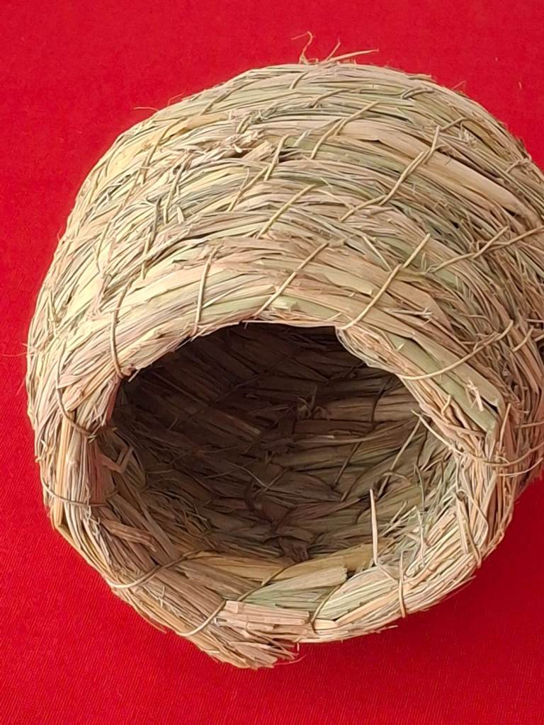 BRAND NEW AND UNUSED HAND WOVEN BIRD NEST IN EXCELLENT NEW CONDITION 
