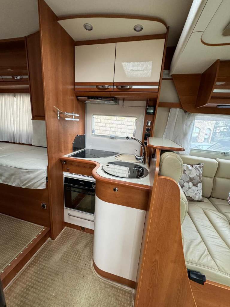 2015 FIAT RAPIDO 7065FF DESIGN MOTORHOME GENUINE 3500 MILES! FULL MOT STUNNING!!