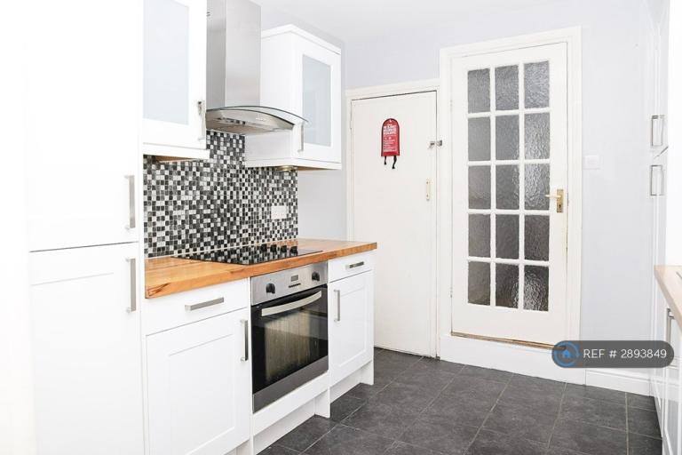 3 bedroom house in Caledon Road, London, E6 (3 bed) (#2893849)