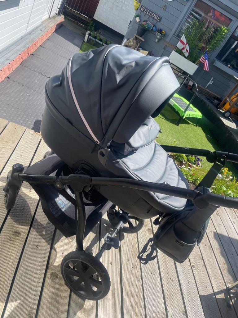 Noordi Fjordi newborn/buggy travel system pram