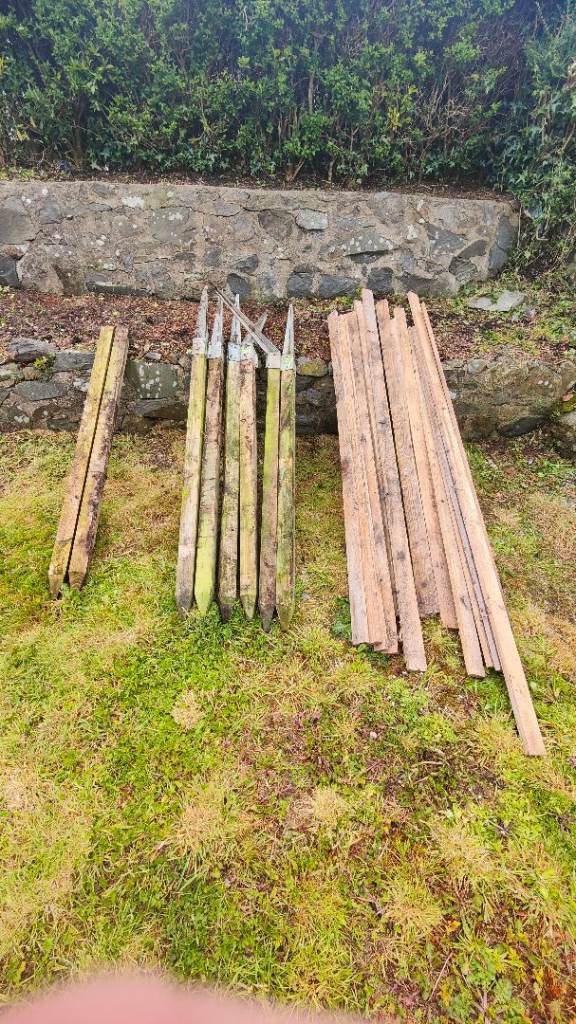 **Free wood** - Posts and Lathe