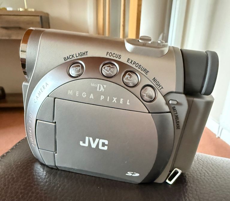 JVC video Camera  GR-D200EK