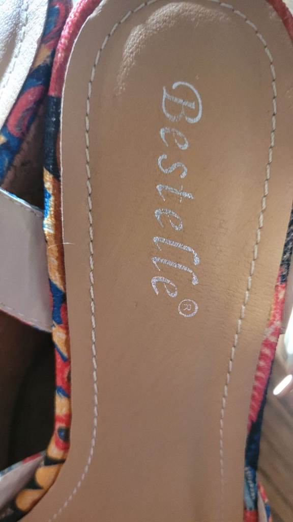 Bestelle Black Heeled Sandals – As Good As New