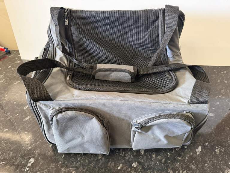 Fabric pet carrier