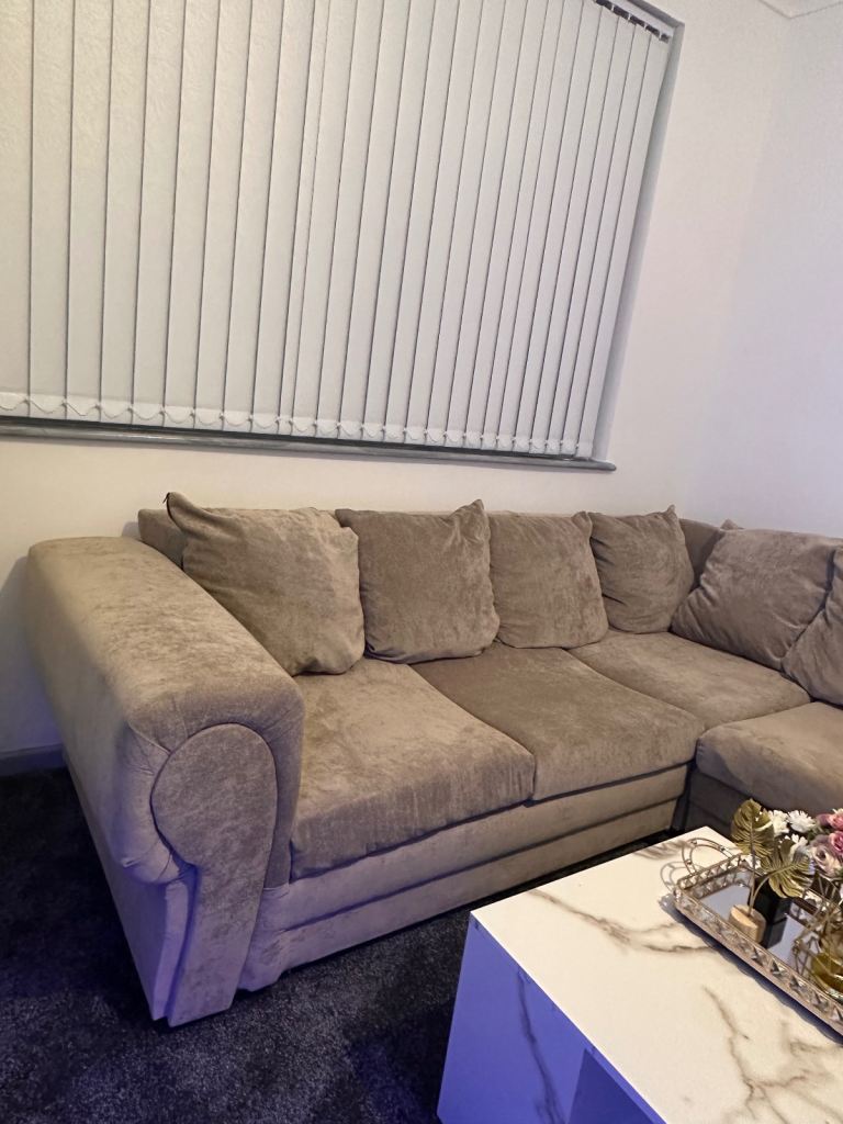 Verona Plush Velvet Corner Sofa – Like New