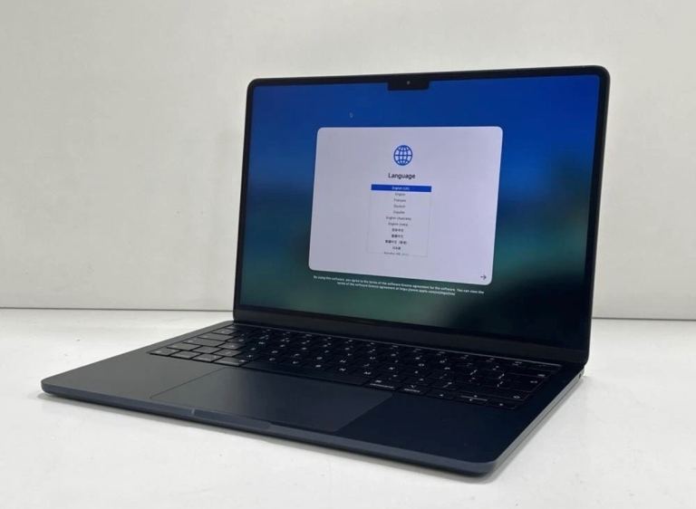 MacBook Air 2022 256gb 8gb ram 100% battery 