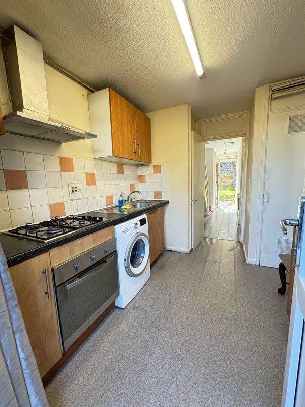Bright double Room 🚆 with All Bills Included & Great Transport Links