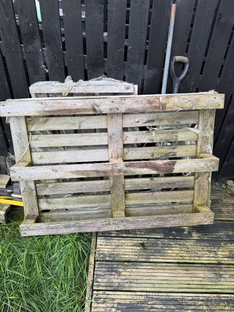 2 x pallets one small one medium 