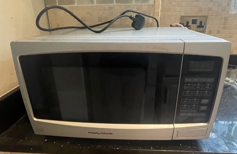 Morphy Richards 23L 800W Standard Grill Microwave - Silver - used in good condition