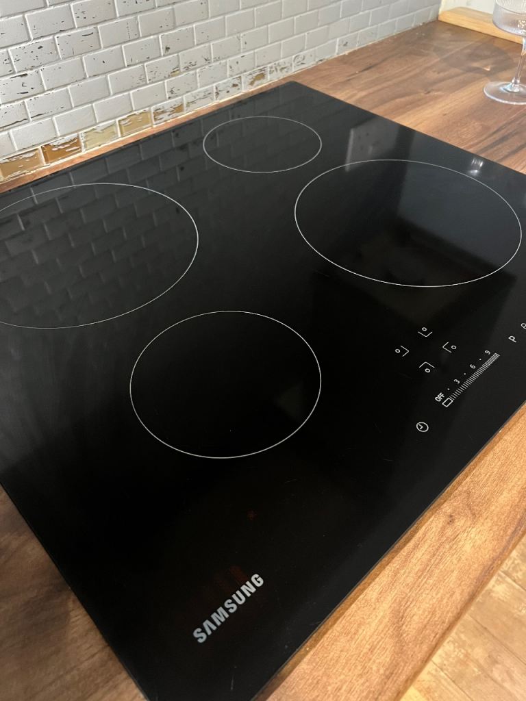 Samsung Black Glass Ceramic Induction Hob – Fair Condition