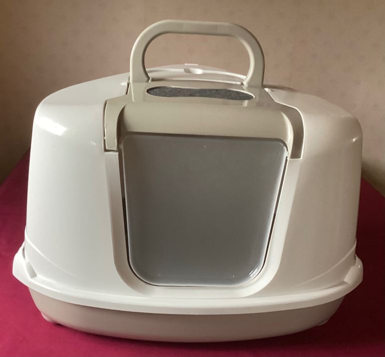Large corner cat litter tray/ box. New