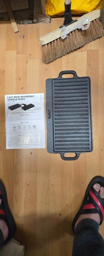 Cast iron reversible griddle plate