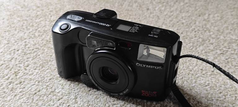 👍**Olympus AZ-200 Super Zoom Film Camera with Case – Good Condition