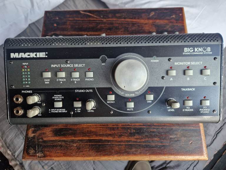 Mackie Big Knob Studio Command System – Monitor Controller