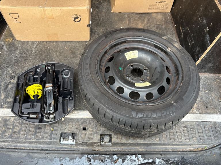 WHEEL & JACK KIT PEUGEOT /CITROEN 