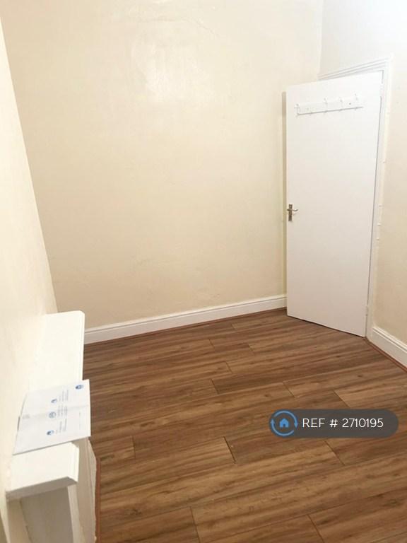 3 bedroom house in Chadwin Road, London, E13 (3 bed) (#2710195)