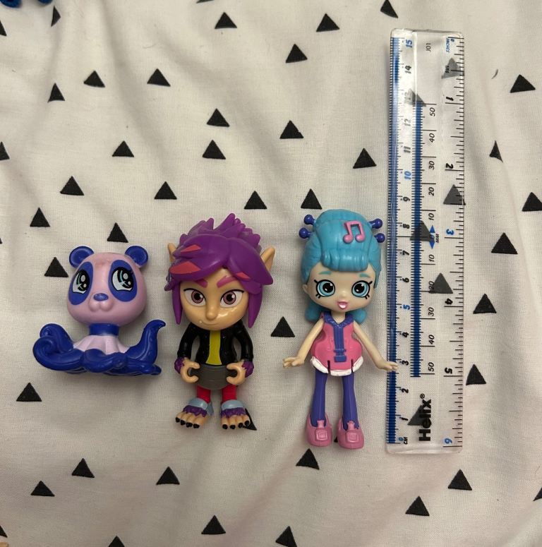 3 random figures 