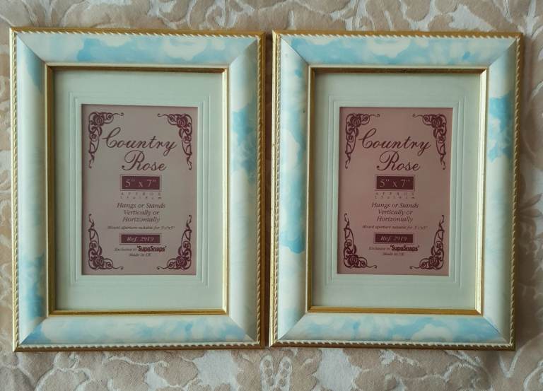 2 x PHOTOFRAMES for PICS 5 X 7"