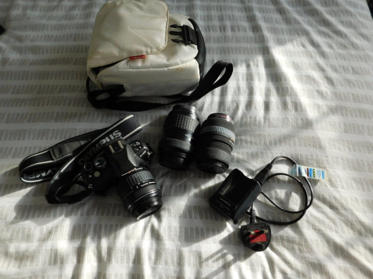 OLYMPUS E410 DIGITAL CAMERA BODY 10MP -  PLUS 3 LENSES