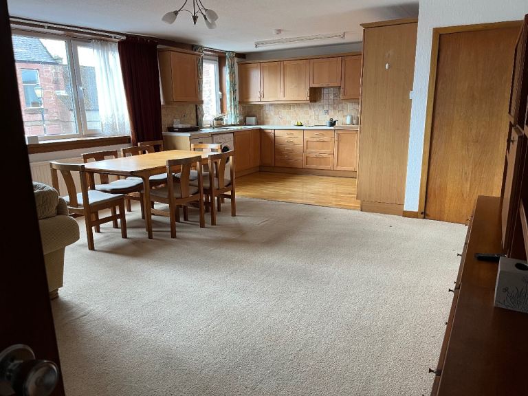 3 bedroom unfurnished first floor flat, Kirriemuir town centre
